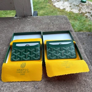 Grön korthållare  - Helt oanvänd korthållare 