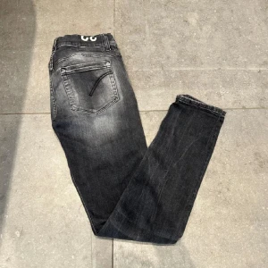 Dondup jeans - Riktigt snygga dondup jeans. W29 passar mig som är ~180. Dunder pris. Toppen sick.