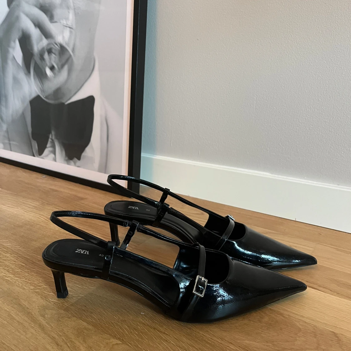 Spetsiga svarta klackar  - 2