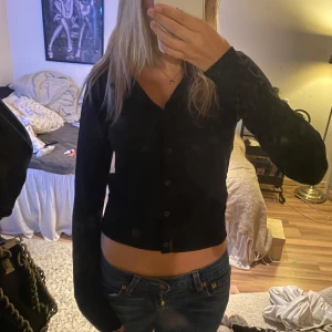 Kofta - Superfin kofta som jag tyvärr knappt använt. Strlk S från H&M💞(inga defekter) pris går självklart att diskuteras!