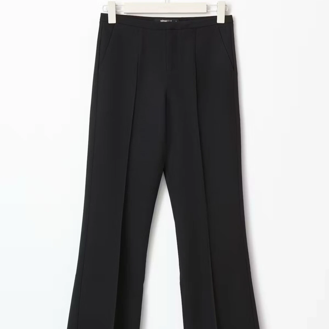 Svarta bootcut kostymbyxor Gina Tricot!