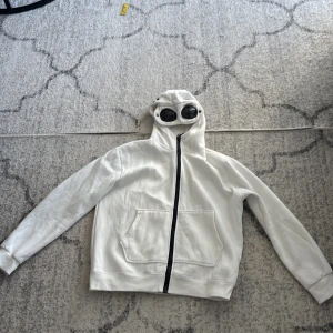  CP Company kofta - Xl men mer som L, för mer frågor i pm