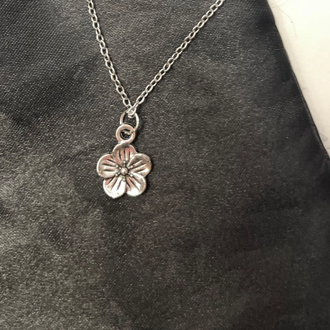 Blomma choker silver imitation halsband blomma