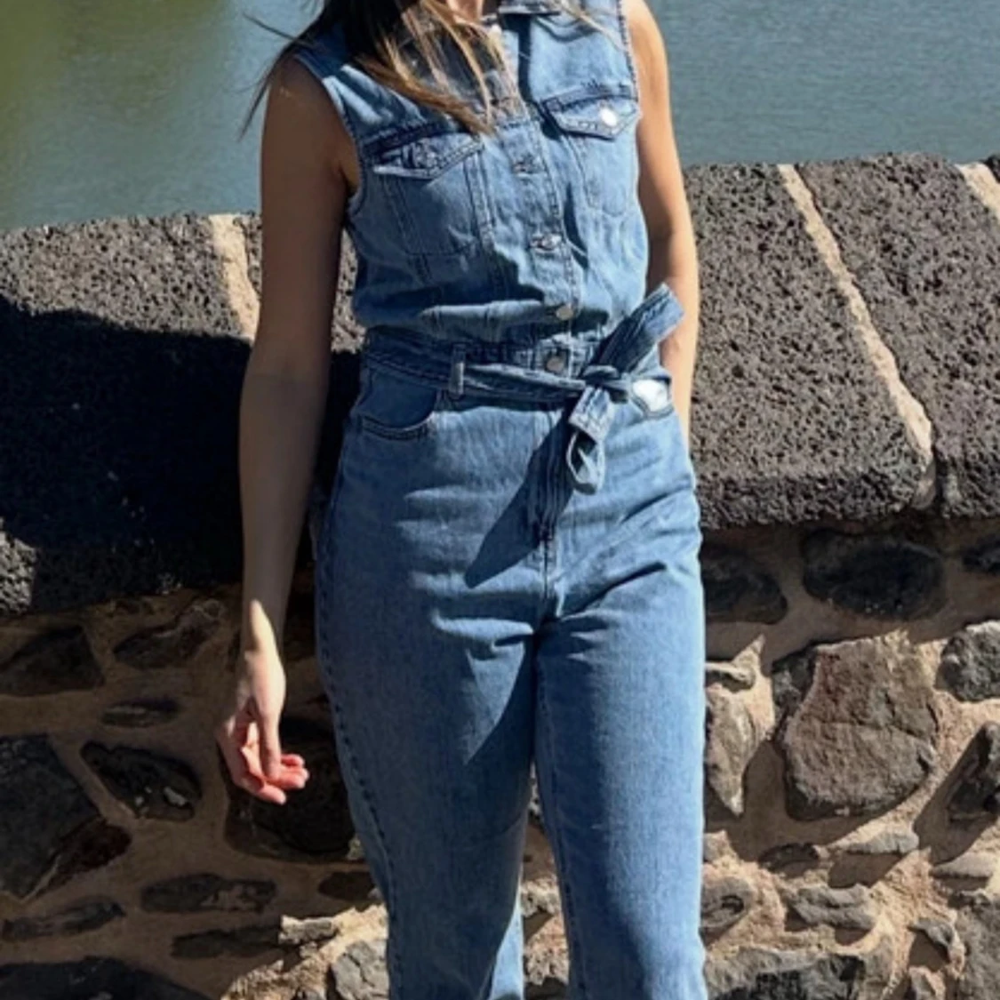 Ärmlös jeansbyxdress med knytband