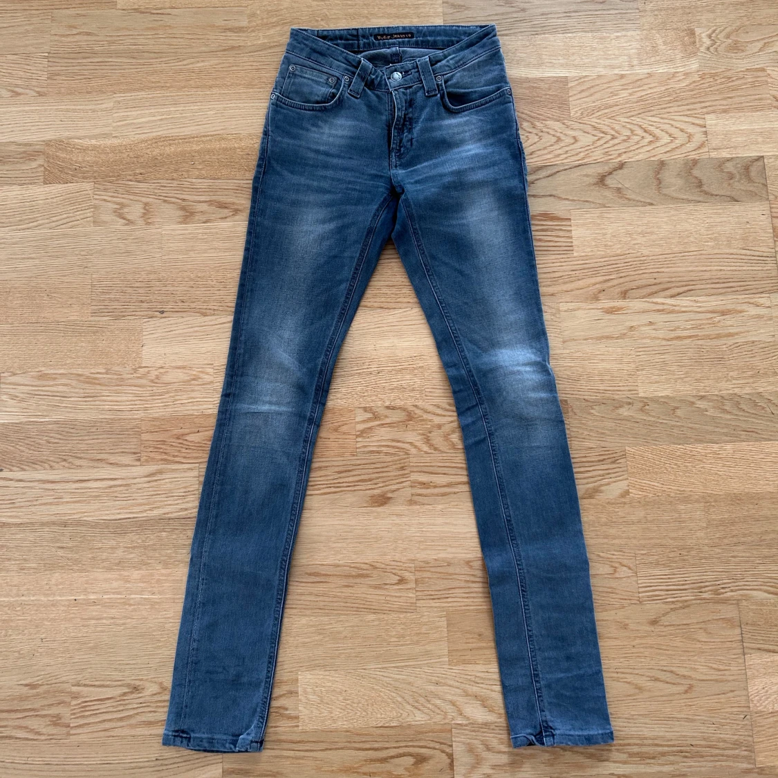 Gråa jeans från Nudie jeans - 1