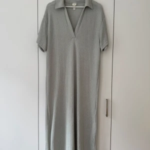 Långklänning från H&M - Storlek L. Aldrig använd.