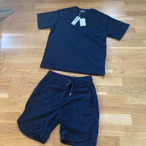 CD shorts - Obs endast shortsen tilkommer man kan köpa tröjan separat i profilen.