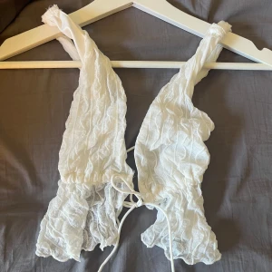 Topp - Söt topp med öppen rygg.