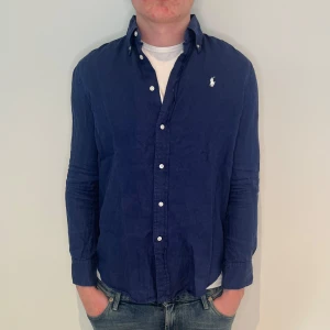 Ralph lauren linneskjorta  - Ralph lauren linneskjorta | Skick: 9/10 | Size - S | Märke - Ralph lauren | Fraktar via postnord eller instabox på köparens bekostnad | Hör av dig vid minsta fråga eller fundering!