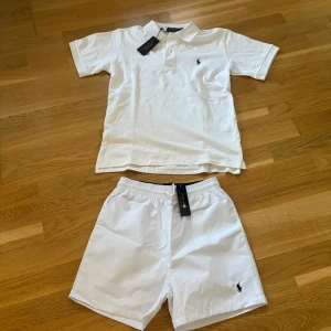 Vita badshorts Polo Ralph Lauren  - Endast shortsen kommer med, det står storlek M men passar bara S.