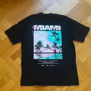 Tshirt med tryck - Tshirt med tryck från New Yorker, cotton material