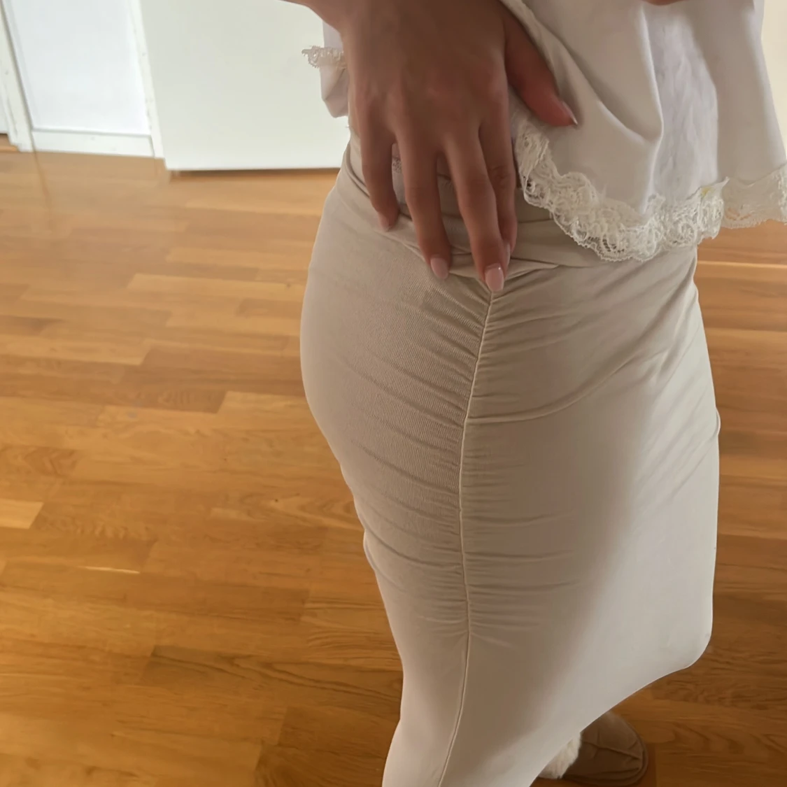 Beige långkjol från Gina Tricot - 1