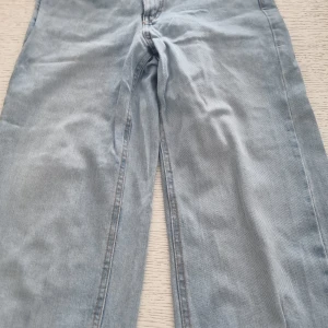 JEANS strl 164 - Blå jeans,väldigt fint skick, sparsamt använda,strl 164,ny pris 400 kr