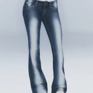 Weekday/ cheap monday jeans low waist  - Säljer dessa populära jeans då jag inte använder de längre. Använt några gånger men är fortfarande i väldigt bra skick. Är i storlek 29, jag har normalt 27 så dessa är väldigt små i storlek, mer än 26/27. Längden är perfekt på mig som är 171 cm 👍🏻 bättre bilder kan fås vid intresse