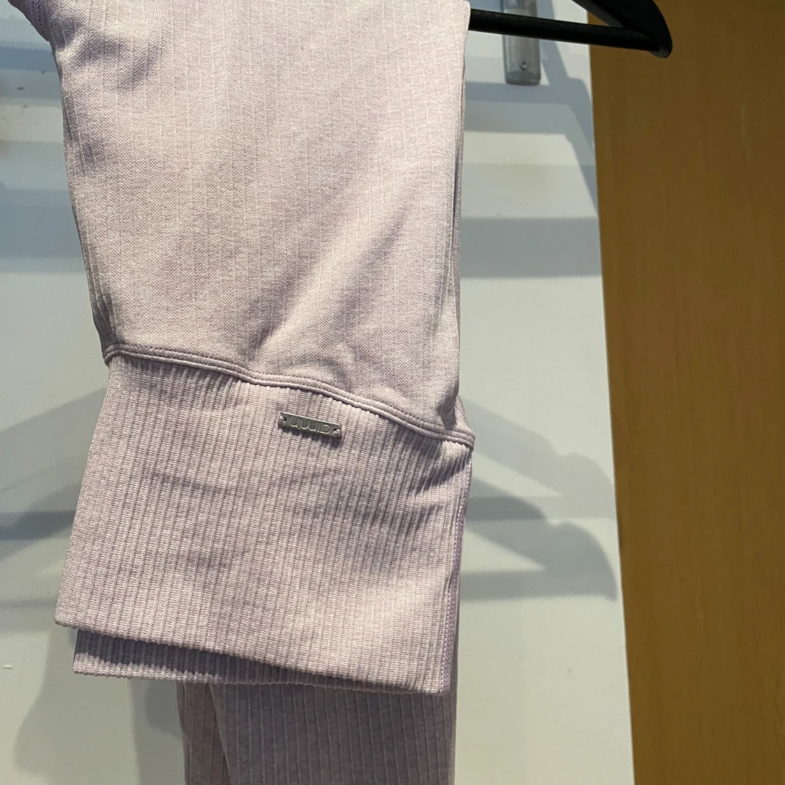 Lila ribbade leggings från Aim'n - 2