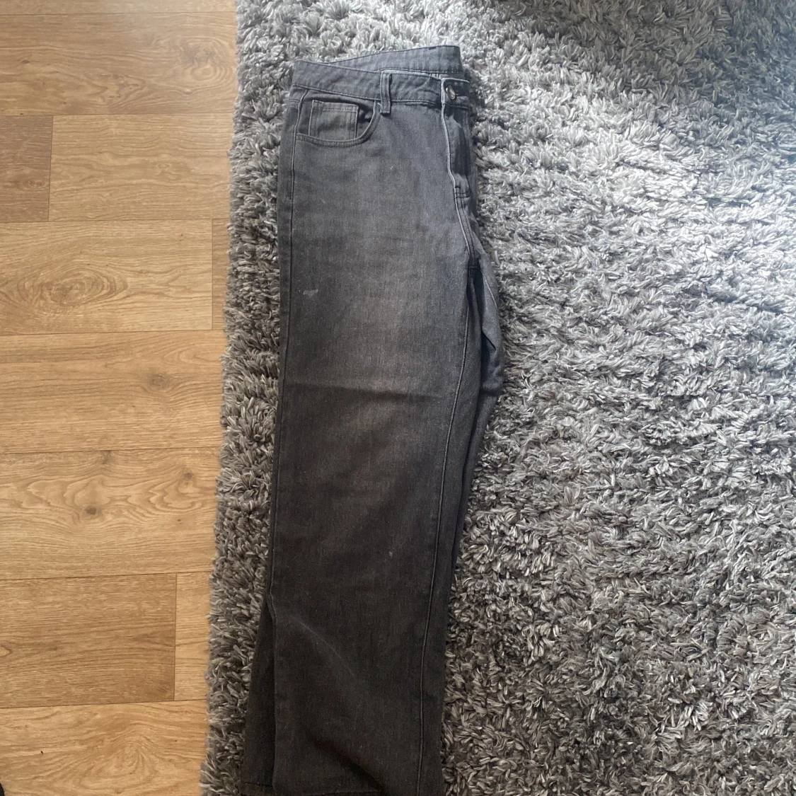 Grå jeansbyxor köp har inte använt de o prata med mig för en bra pris - 2