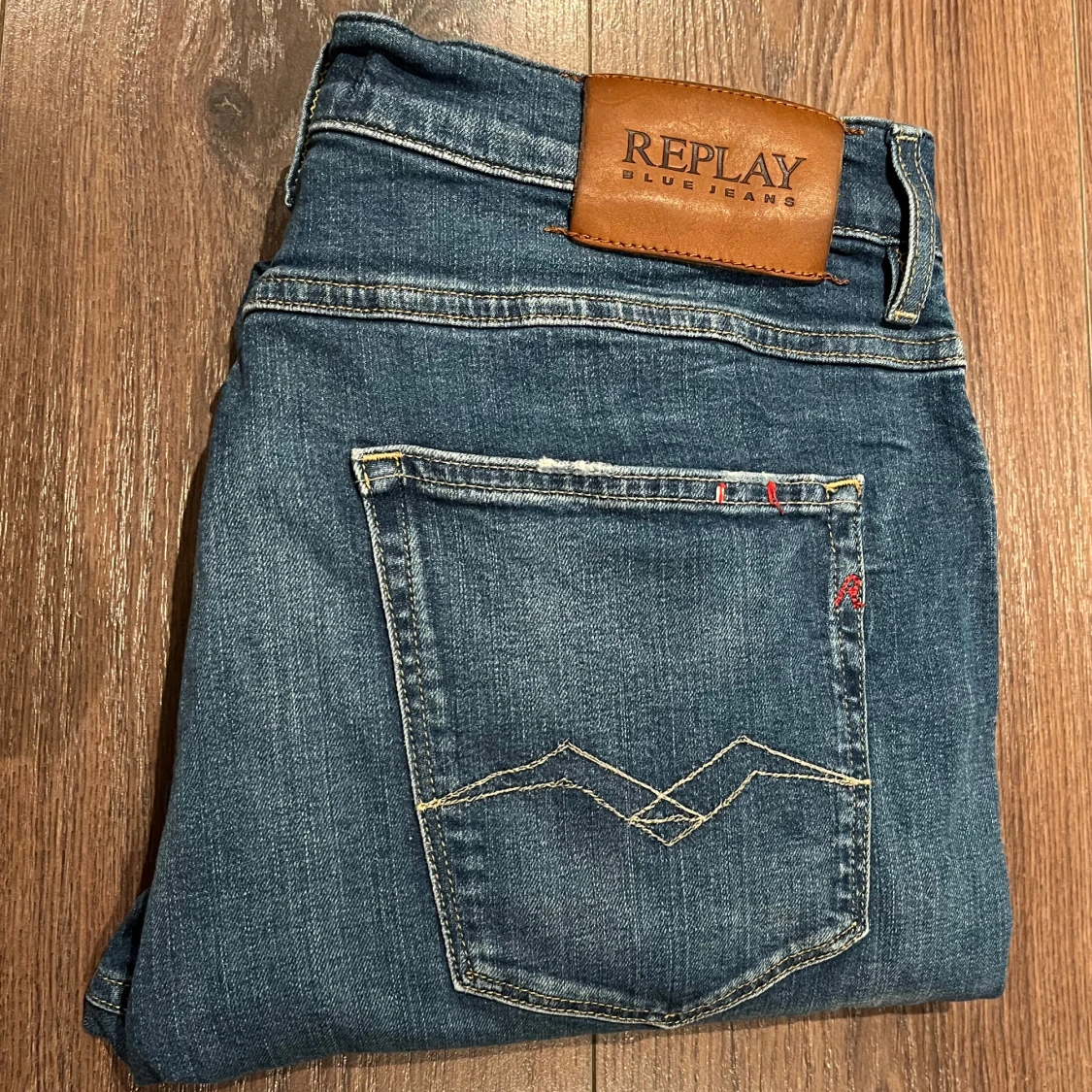 Blå jeans från Replay modell sandot