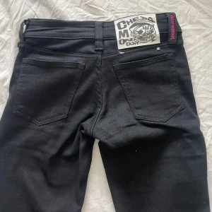 Svarta jeansbyxor - Säljer dessa lågmidjade cheap monday jeans i storlek 24/32, aldrig använda då de inte passar men har dragit bort lappen💗