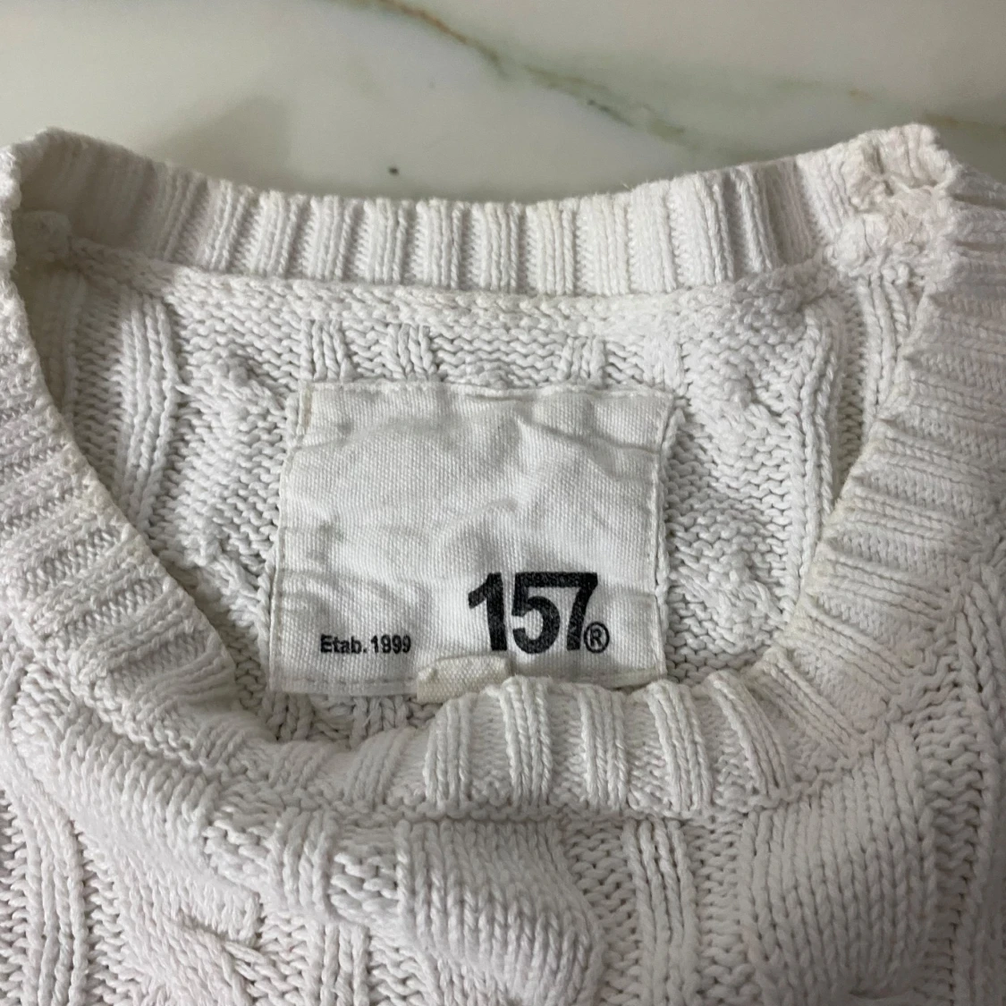 Vit stickad tröja från 157 - 2
