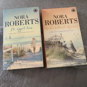 Två böcker - Två pocketböcker från Nora Roberts i serien "Familjen i Chesapeake Bay". Pris kan diskuteras vid snabb affär.