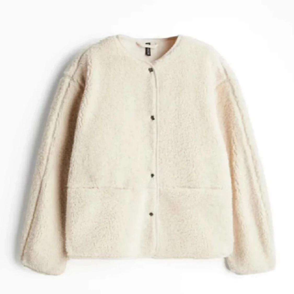 Beige teddyjacka med knappar