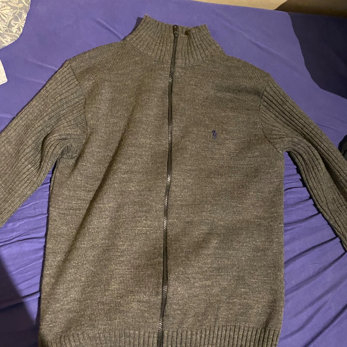 Grå stickad tröja från Ralph Lauren - 1