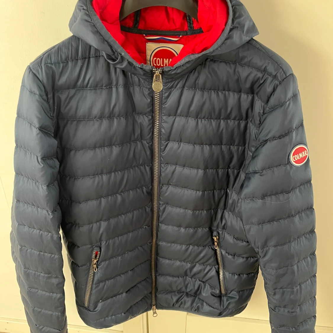 Mörkblå lättvikts dunjacka från Colmar