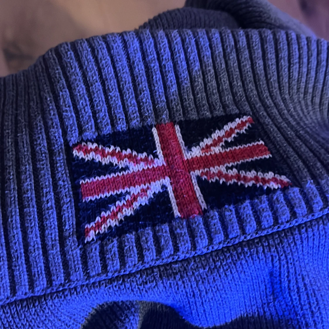 Grå stickad tröja med dragkedja - 3