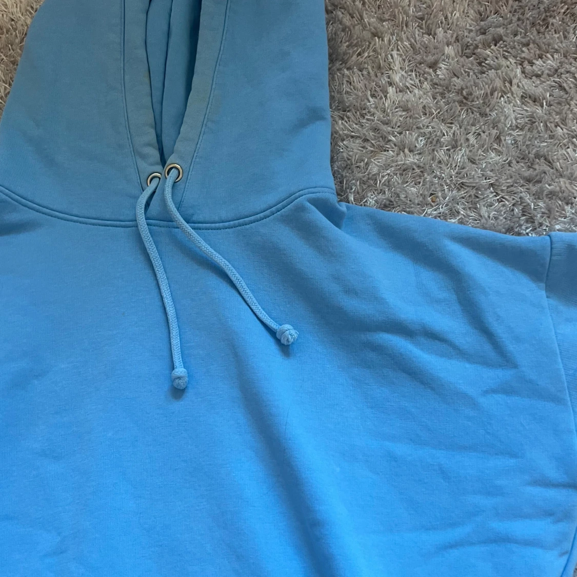 Blå hoodie