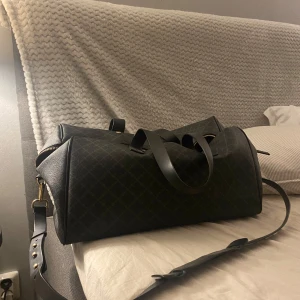 Malene Birger weekend bag - Använd fåtal gånger. Har en annan jag använder mer därför jag säljer denna. Nypris ca 4000kr