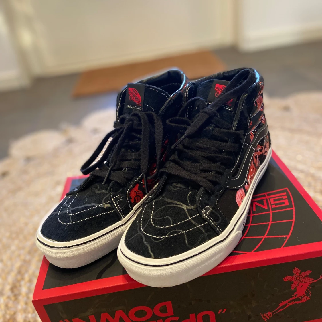 Svarta Vans Stranger Things sneakers - 2
