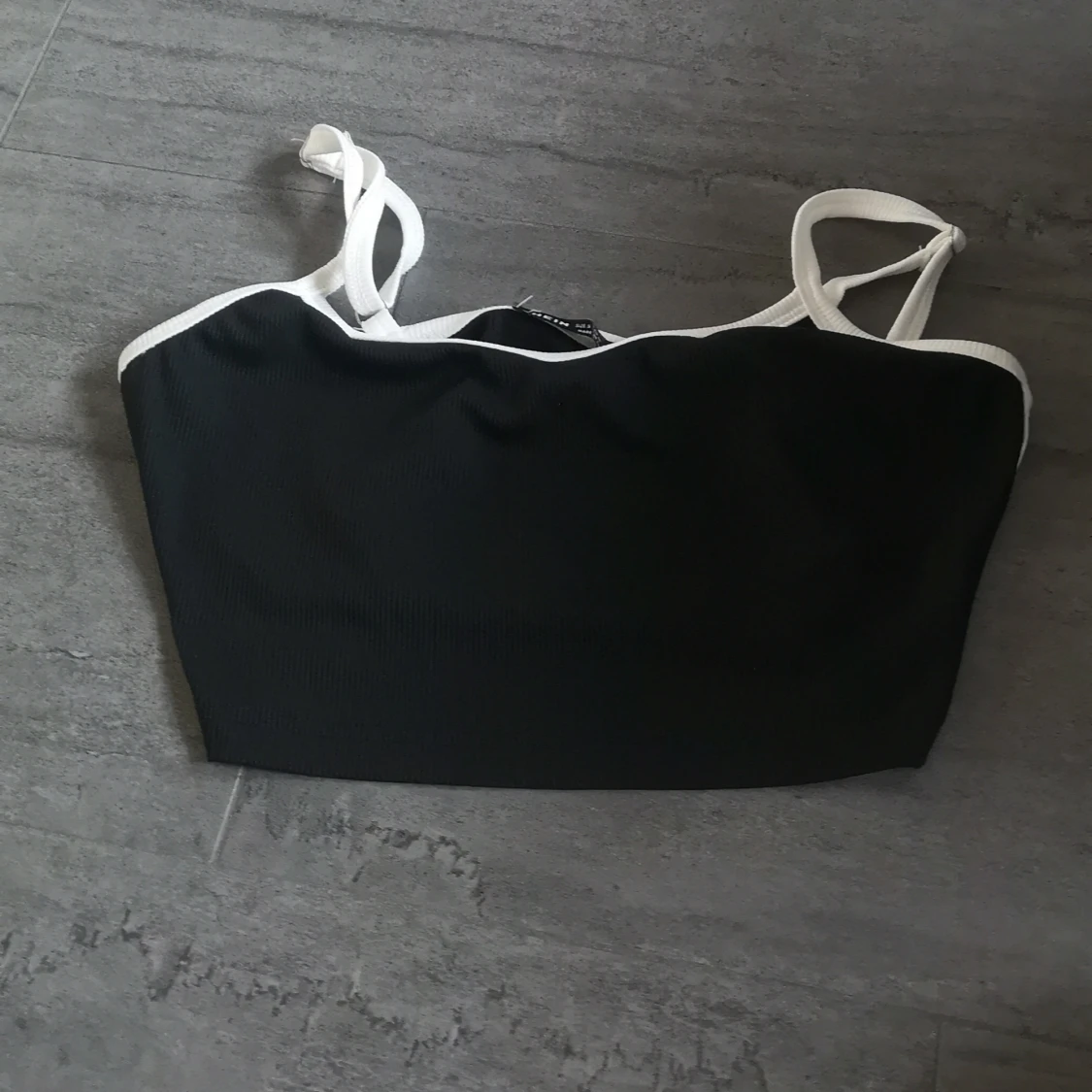 Svart och vit ribbad tubtopp från Shein