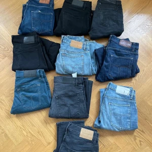  Tiger Of Sweden jeans Bulk  - 10-pack Tiger Of Sweden jeans bulk  || Storlek W29- W31 || jeansen är i bra skick, normalt slitage förekommer 