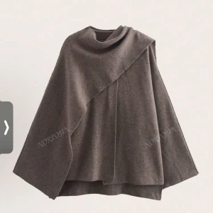 Poncho - Populär fin poncho passsr fint vid boots och olika saker oanvänd 