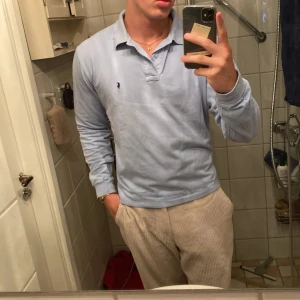 Ralph Lauren Tröja - Har inte använt tröja speciellt mycket. Den är i bra skick!