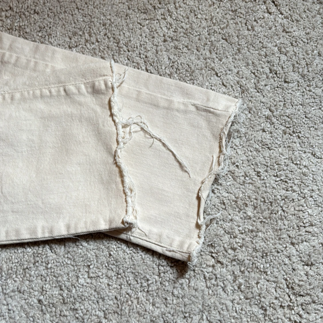 Beige raka jeans med råa kanter från Vero Moda  - 3