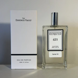 The essence vault 421 - The essence vault 421 100ml, denna är inspirerad av santal 33. Helt oanvänd. Säljer fler parfymer, kolla min profil.