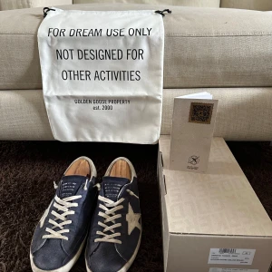 Golden goose skor - Säljer mina fina golden goose skor i sällsynt färg. Storlek 43 men passar även 44. Var inte rädd att fråga!