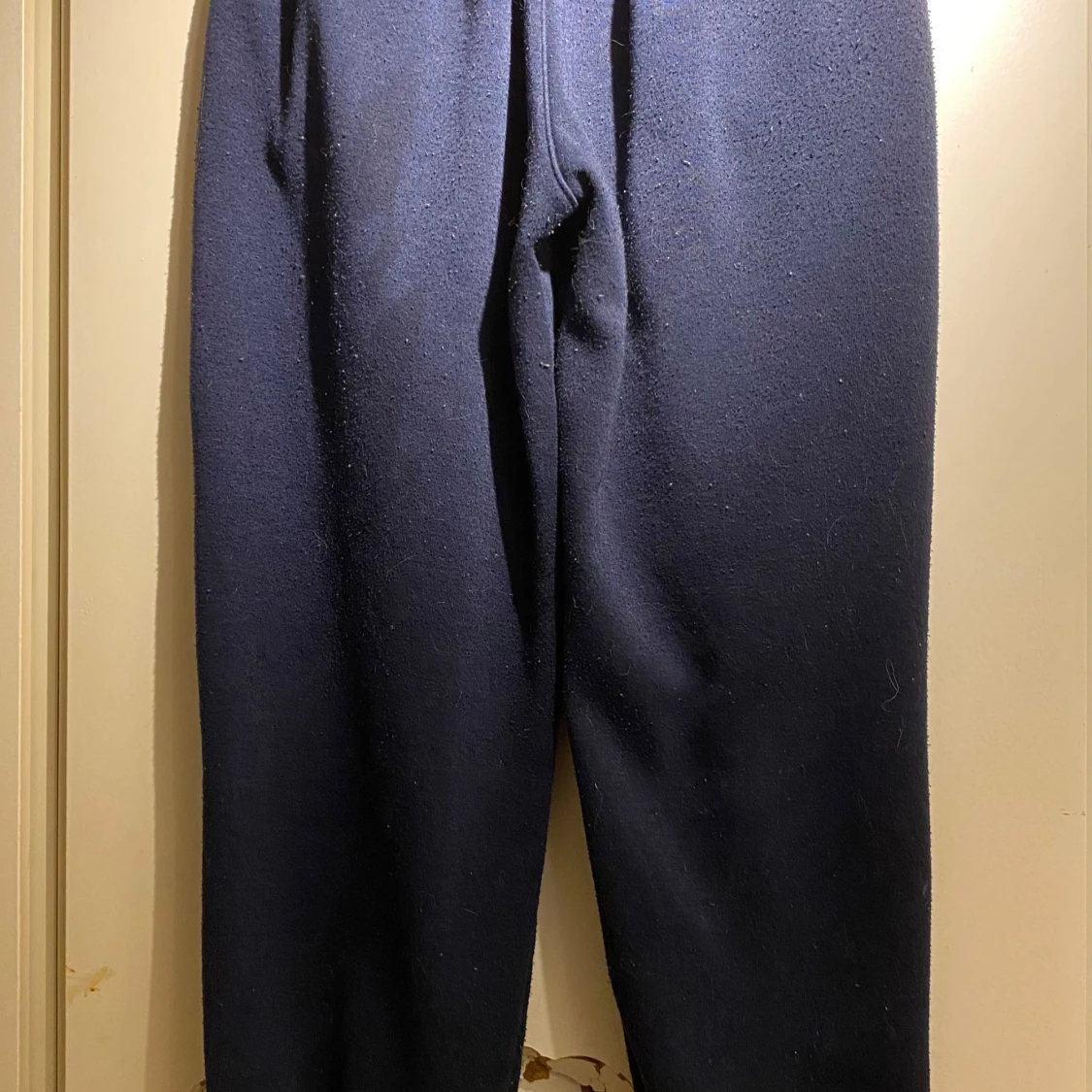 Mörkblå mjukisbyxor med resårmidja - 3