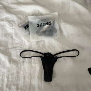 Skims trosor - Säler två st trosor ( de som inte är öppnade ). Man kan köpa st eller båda, de är inte ens öppnade från förpackningen så de är helt nya.😍 (100kr/st)