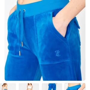 Blå mjukisbyxor från Juicy Couture - Säljer ett par blå mjukisbyxor från Juicy Couture , använda ca 5 gånger, skriv för fler frågor, pris kan diskuteras💞
