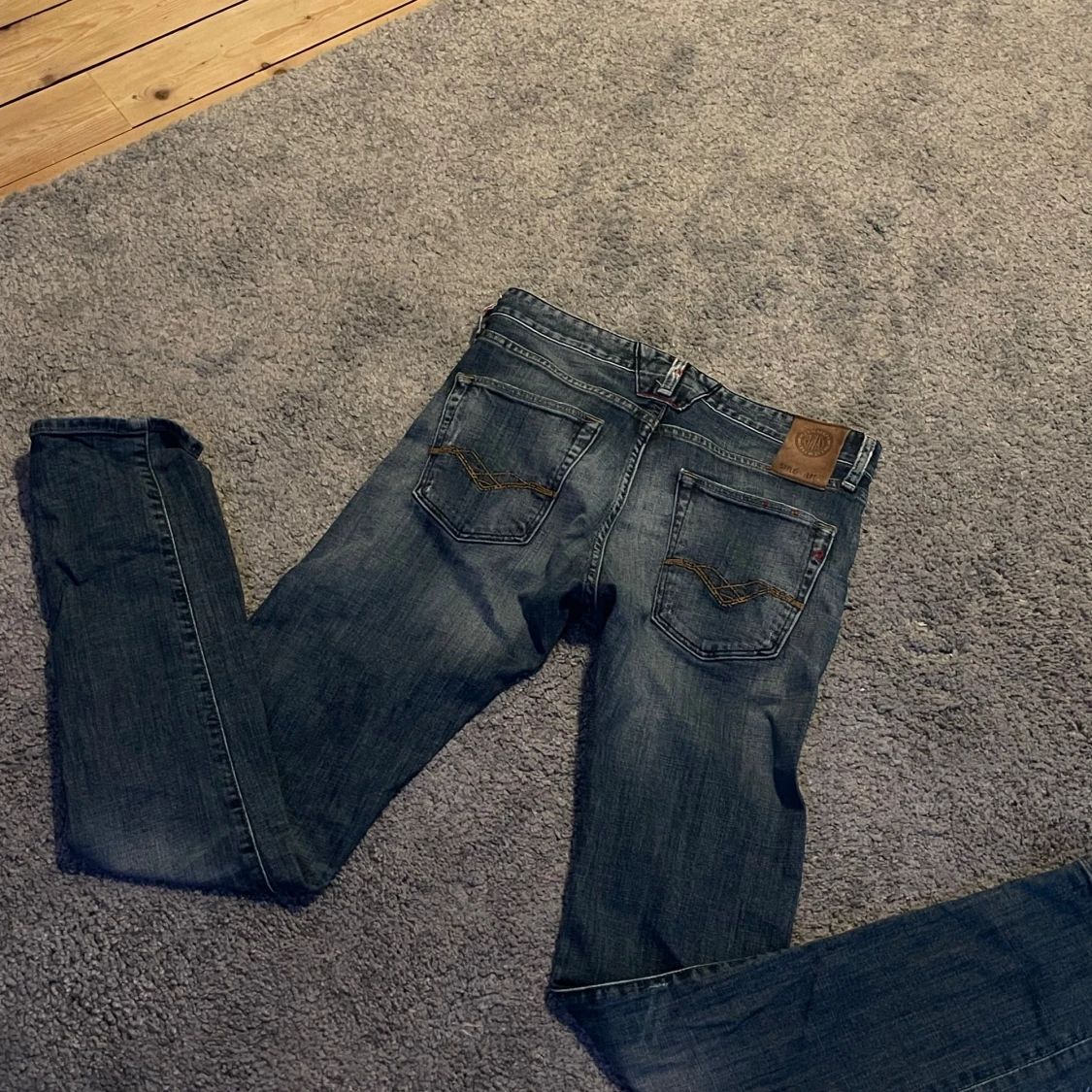 Replay blå jeans med broderade fickor