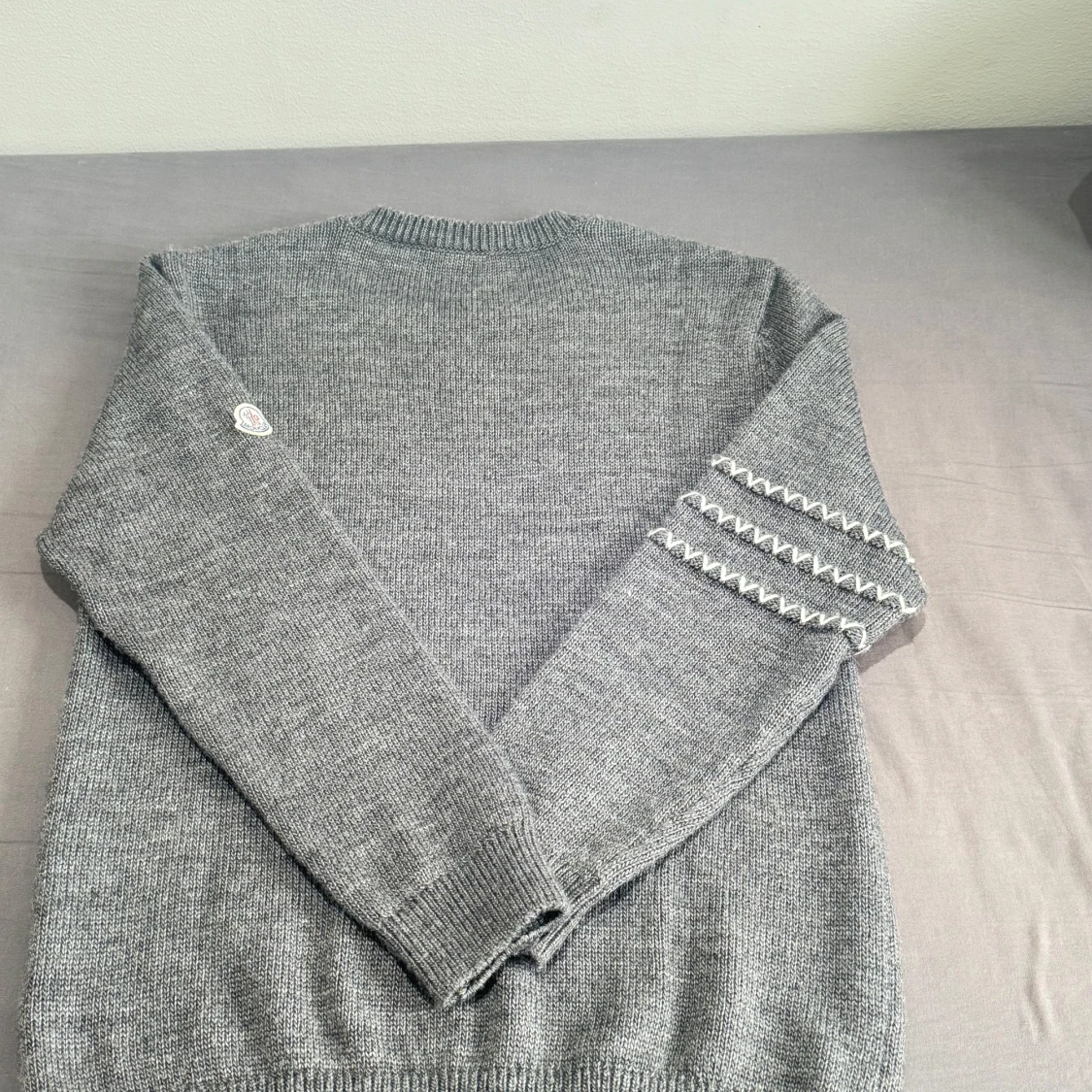 Grå stickad Moncler tröja - 1