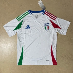 Italien tröja - Säljer denna italien tröja för endast 299kr skriv till om ni undrar något eller är intresserade