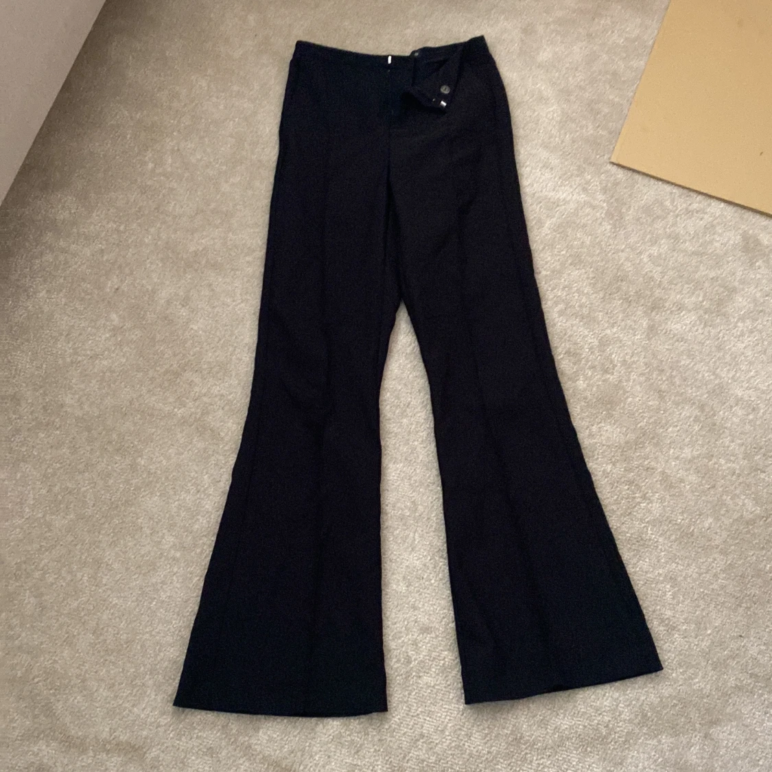 Svarta bootcut kostymbyxor Gina Tricot