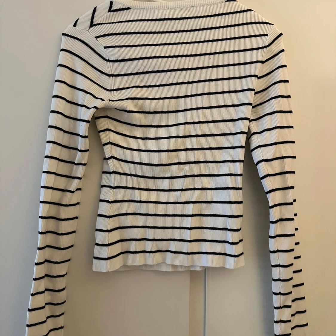 Randig ribbad tröja från  - 2