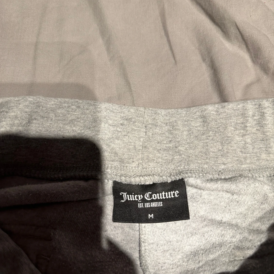 Grå mjukisbyxor från Juicy Couture - 2