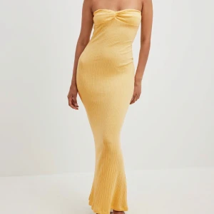 Gul klänning - Från NAKD💗 aldrig använd💗 