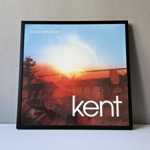 Kent - Albumaffisch, 31.5x31.5cm - Kent - Musik Non Stop albumaffisch, 31.5x31.5cm  Passar bra i IKEAs tavelram Lomviken!  Skickas i papprulle - Ramen ingår inte!