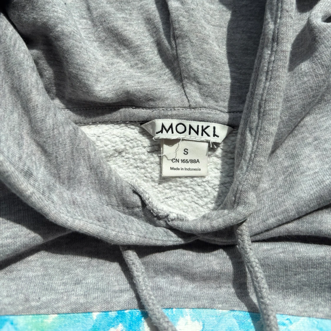 Grå hoodie med tryck - 2